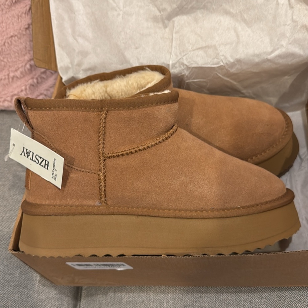 ❌❌SOLD❌❌ UGG style winter platform boots